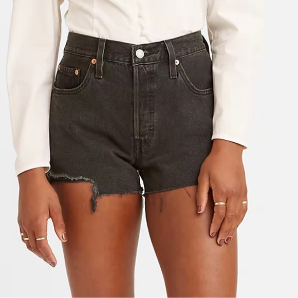 Levi’s women’s 501 Original Shorts - Picture 2 of 5
